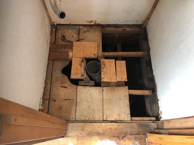 トイレの床解体